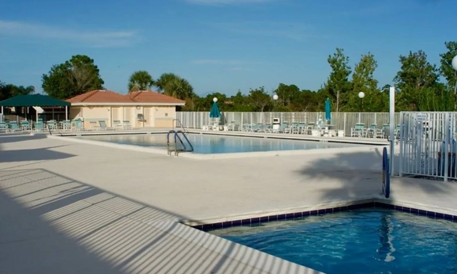 Outdoor Pool & Spa