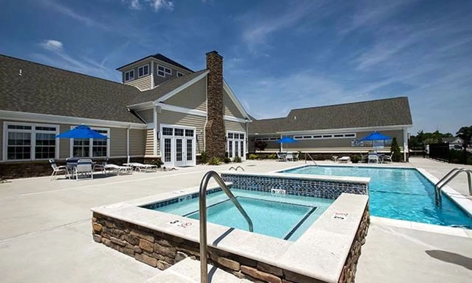 Outdoor Pool & Spa