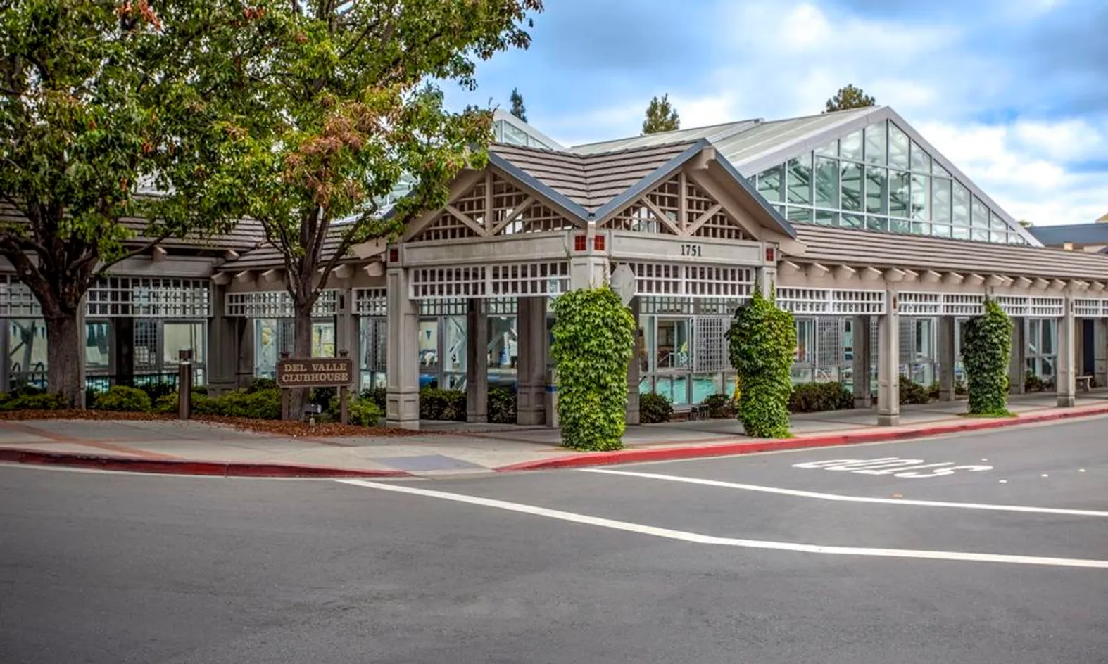 Del Valle Clubhouse