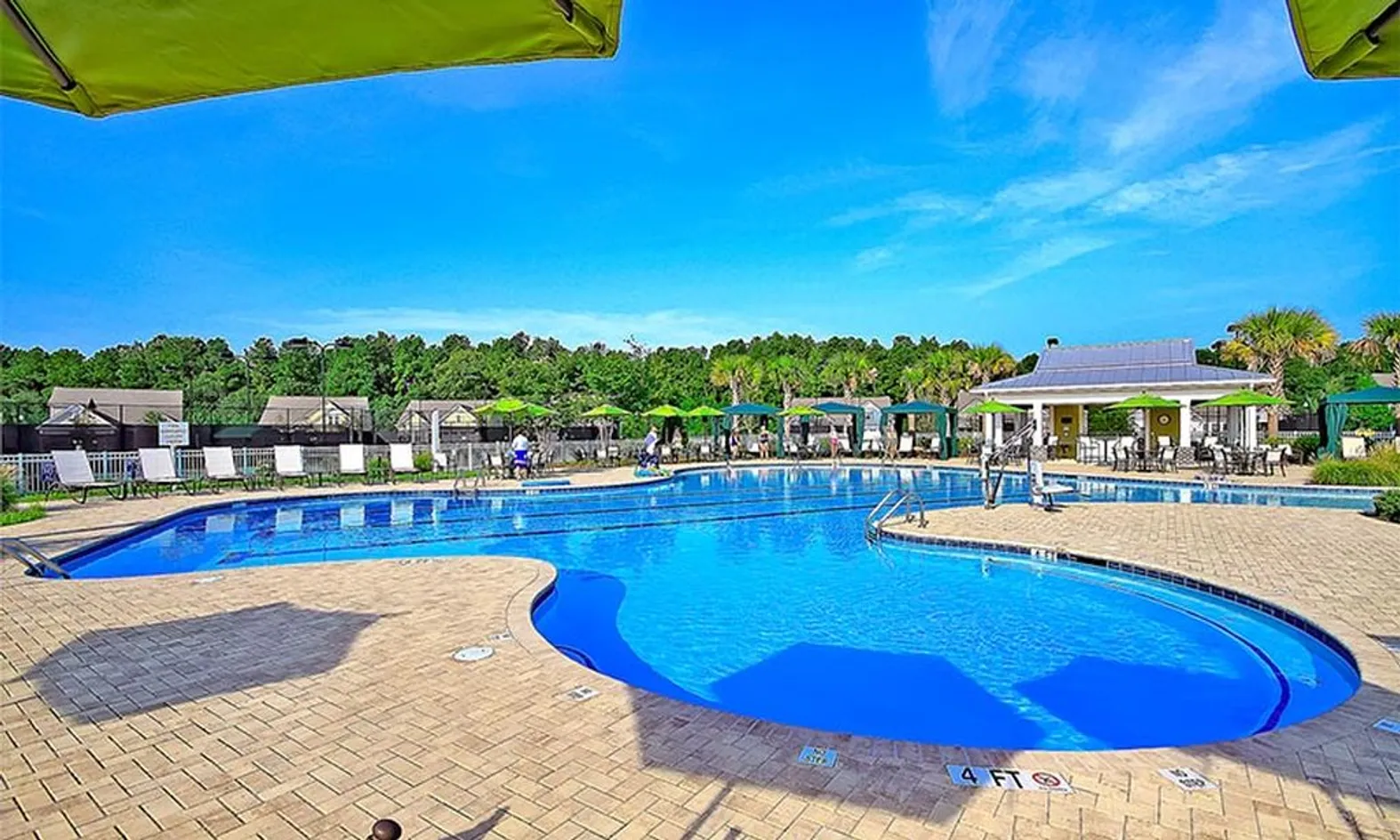 Outdoor Resort-Style Pool