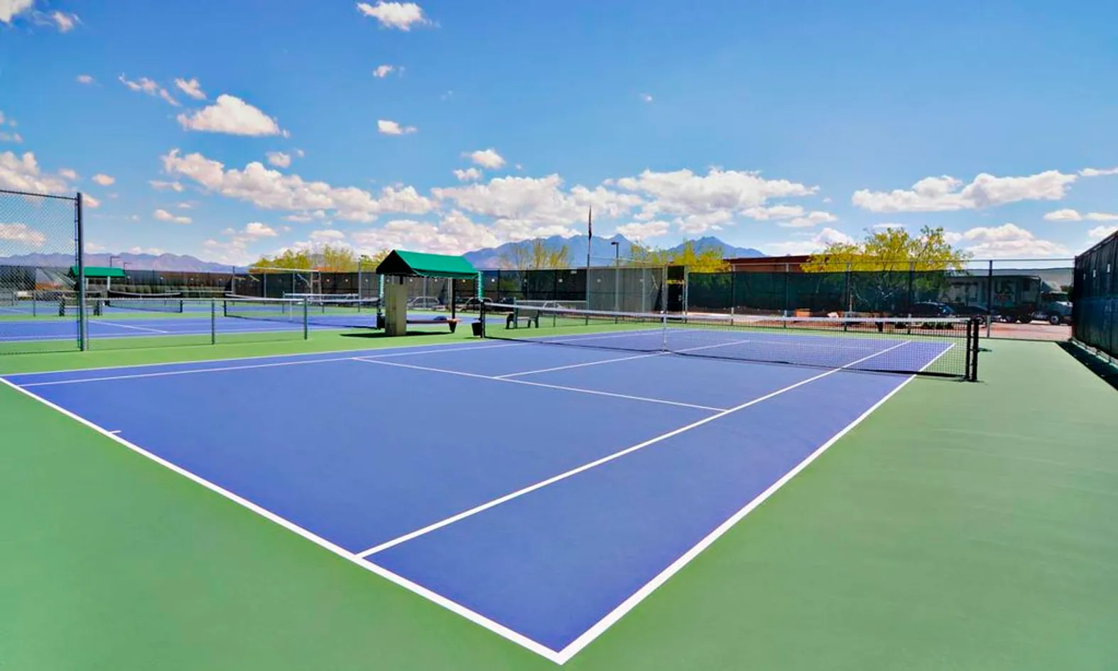6 Tennis Courts
