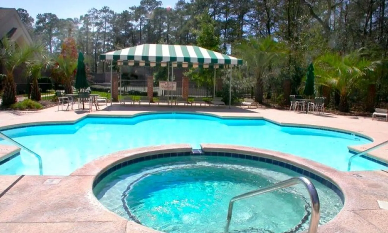Oakridge Outdoor Pool & Spa