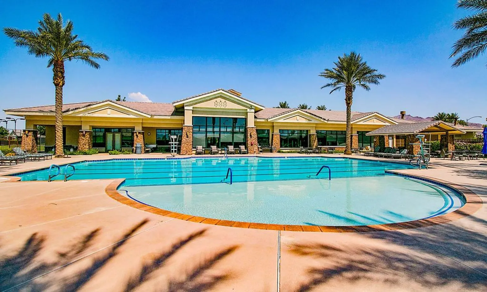 Outdoor Pool & Spa
