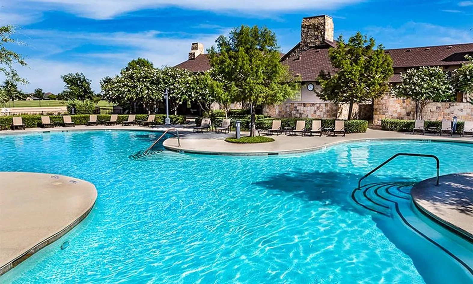 Outdoor Resort-Style Pool