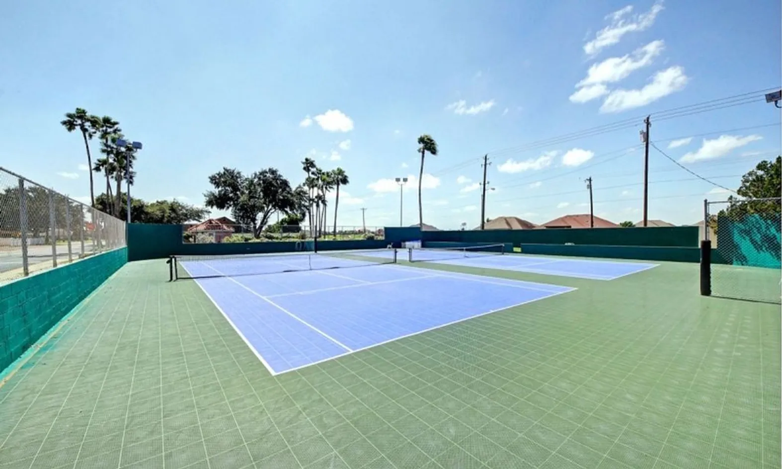 2 Tennis Courts