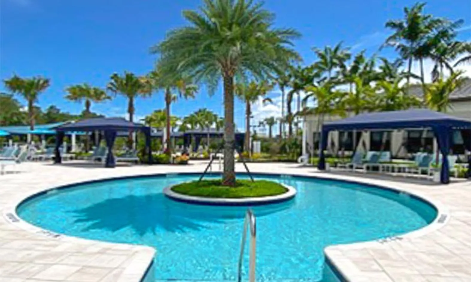 Outdoor Resort-Style Pool