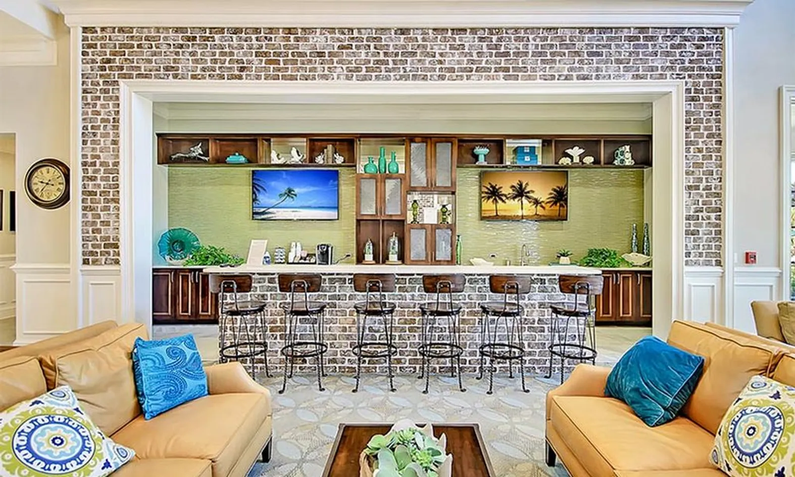 Clubhouse Bar
