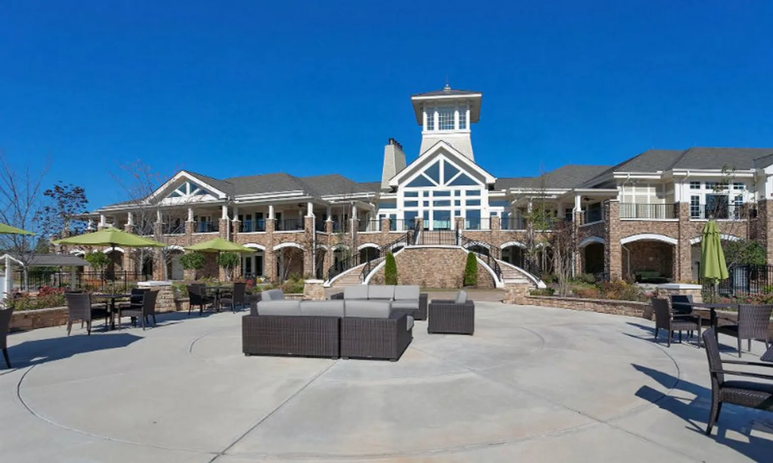 Clubhouse Exterior and Patio