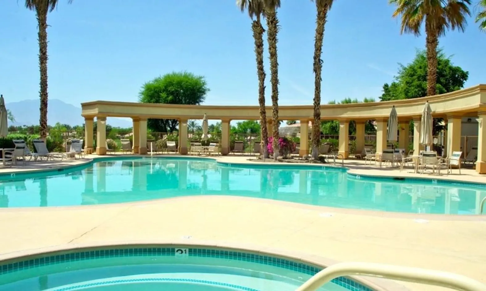 Outdoor Pool & Spa