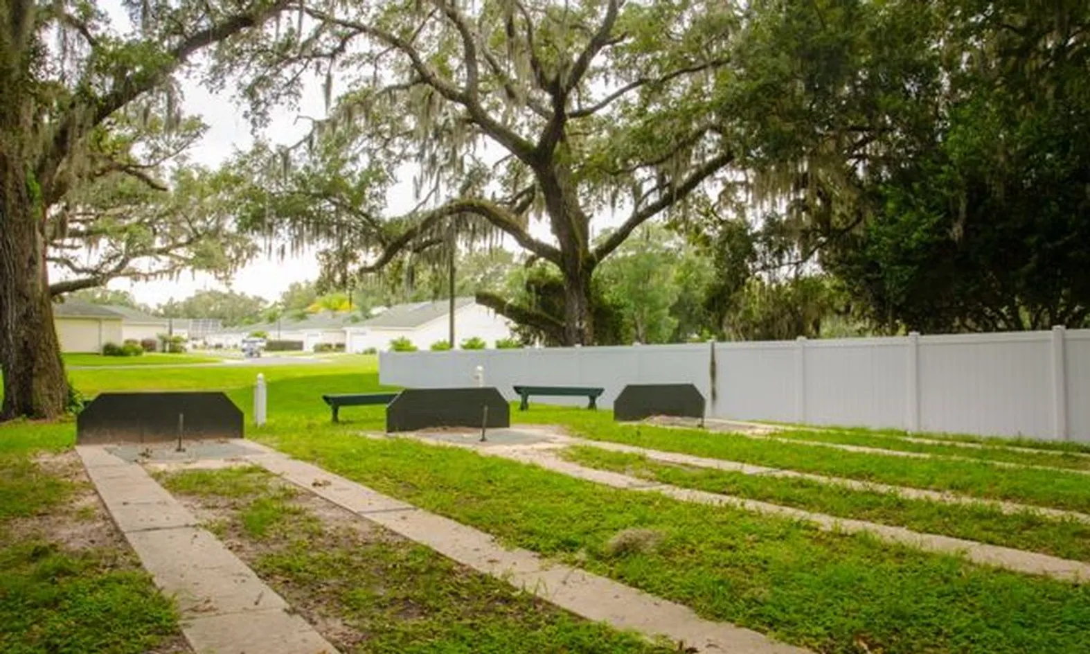 9 Horseshoe Pits