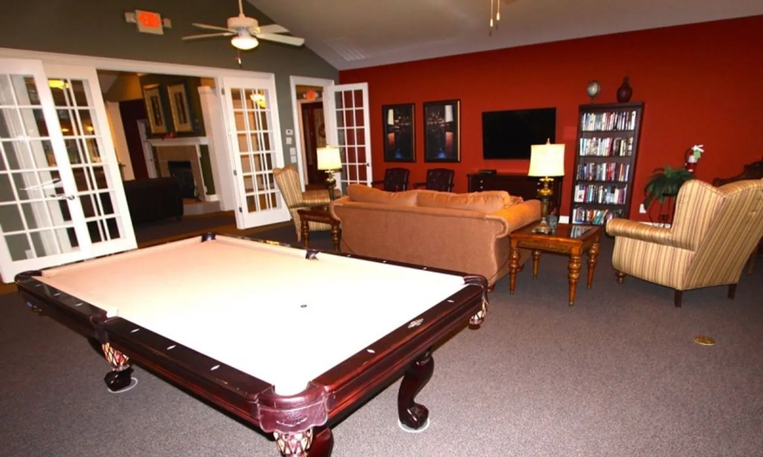 Billiards & Lounge