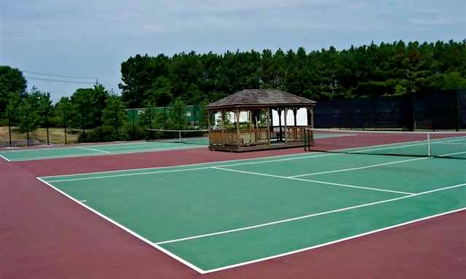 2 Tennis Courts