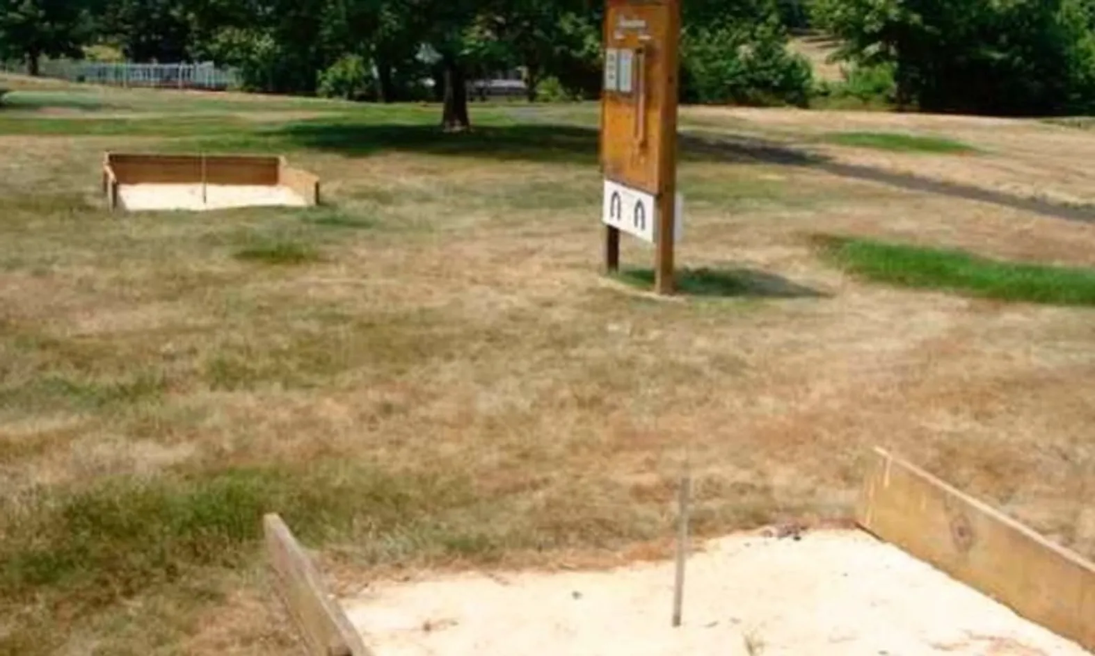 2 Horseshoe Pits