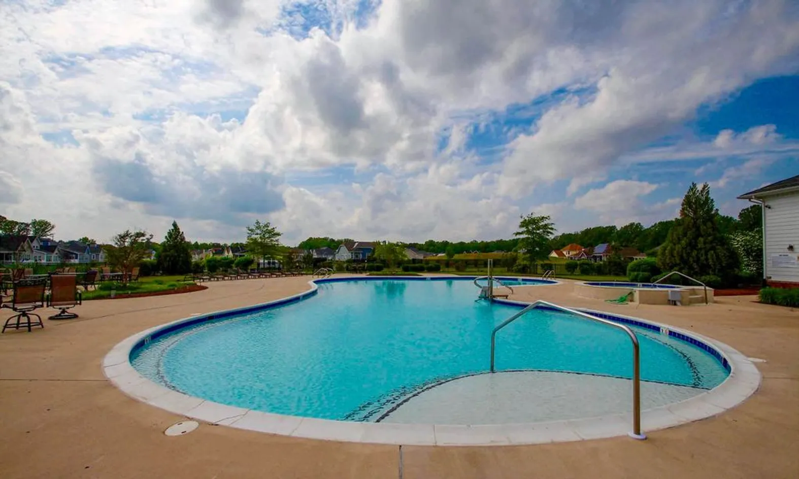 Outdoor Pool & Spa