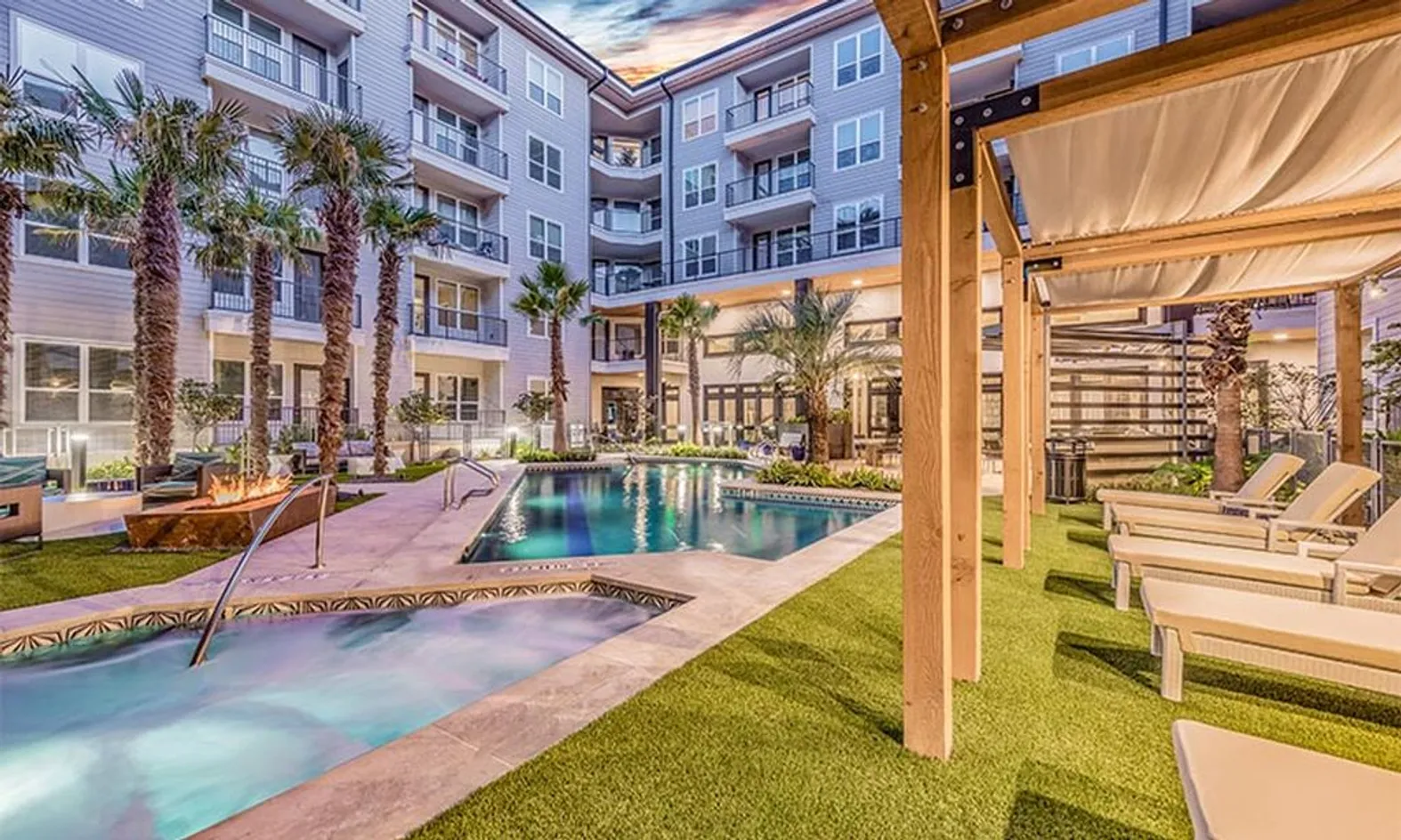 Outdoor Pool & Spa