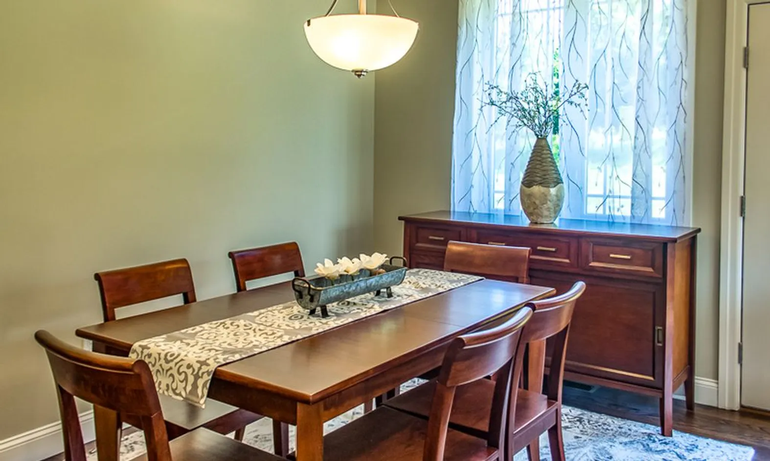 Model Dining Room