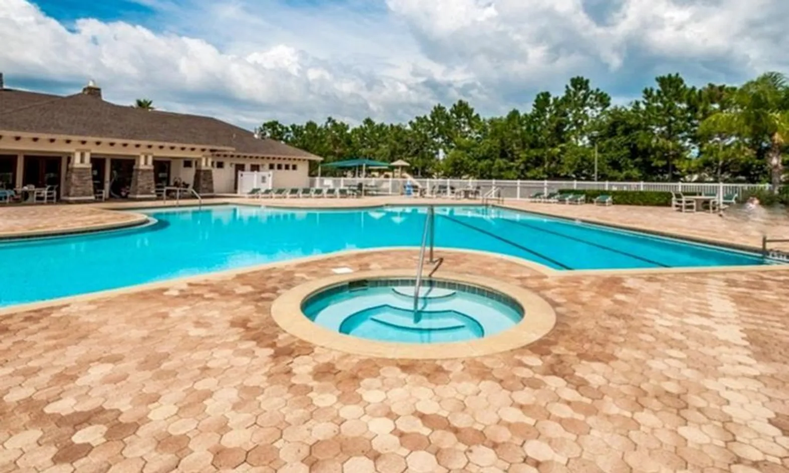 Outdoor Pool & Spa