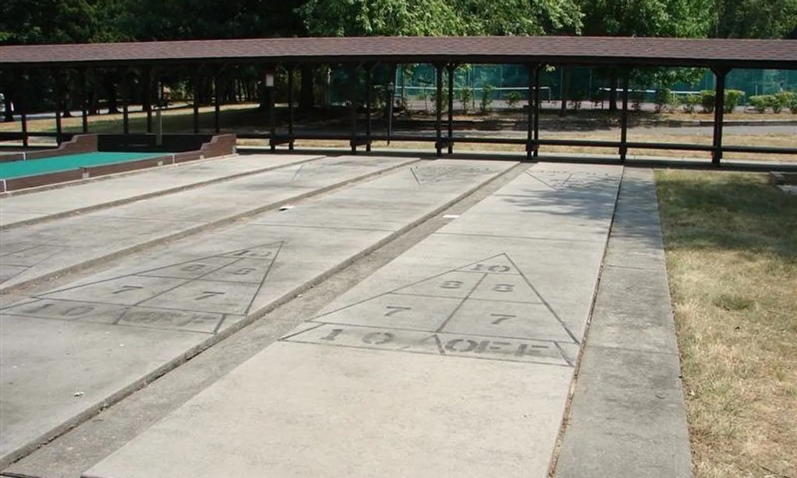 4 Shuffleboard Courts