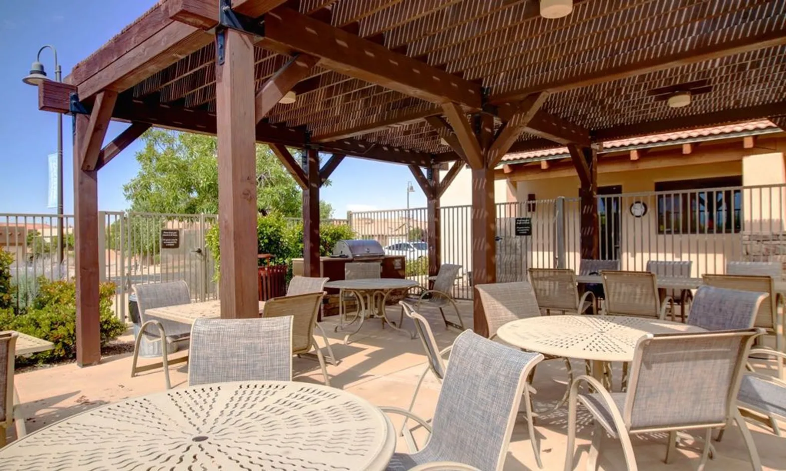 Outdoor Patio & Grill