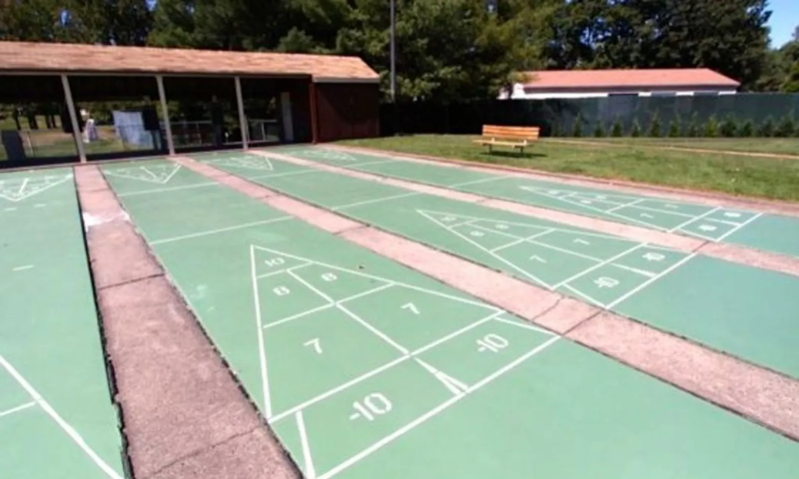 5 Shuffleboard Courts