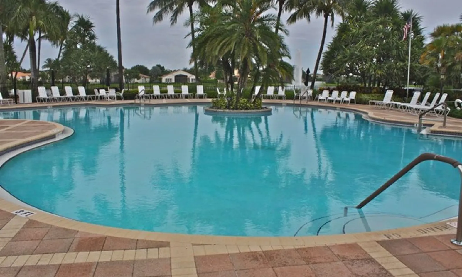 Outdoor Resort-Style Pool