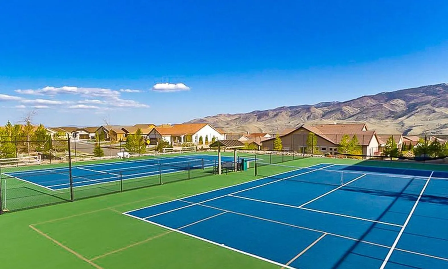 2 Tennis Courts