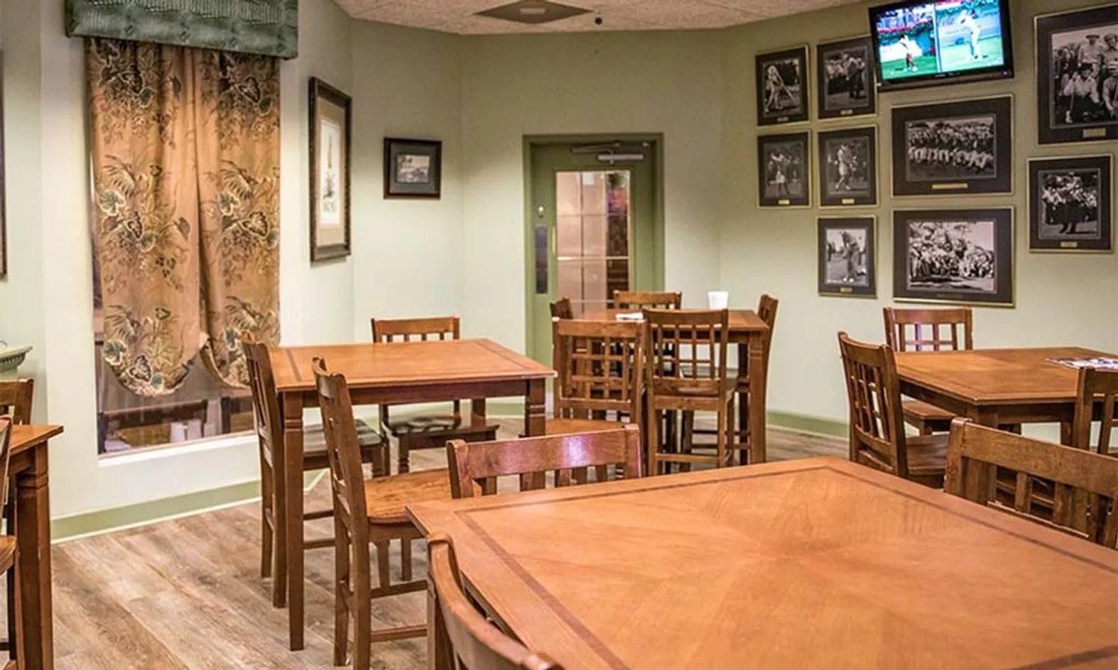 Bar & Grill