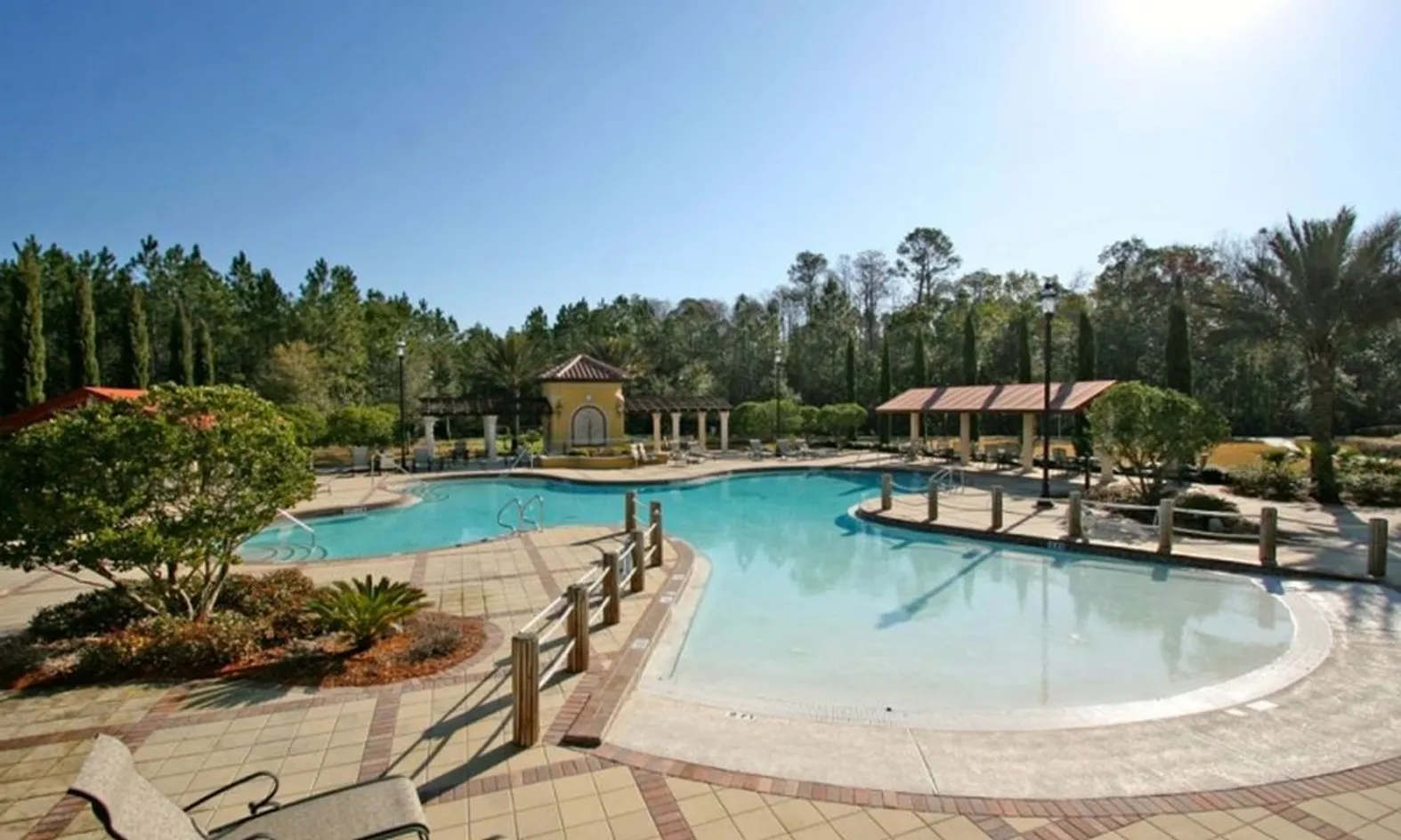 Outdoor Resort-Style Pool