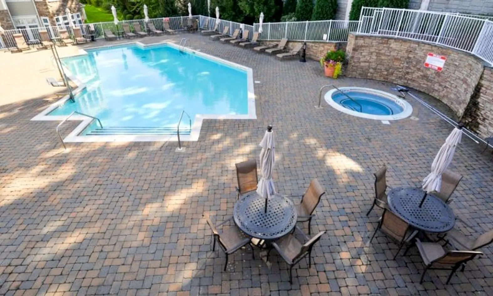 Outdoor Pool & Spa