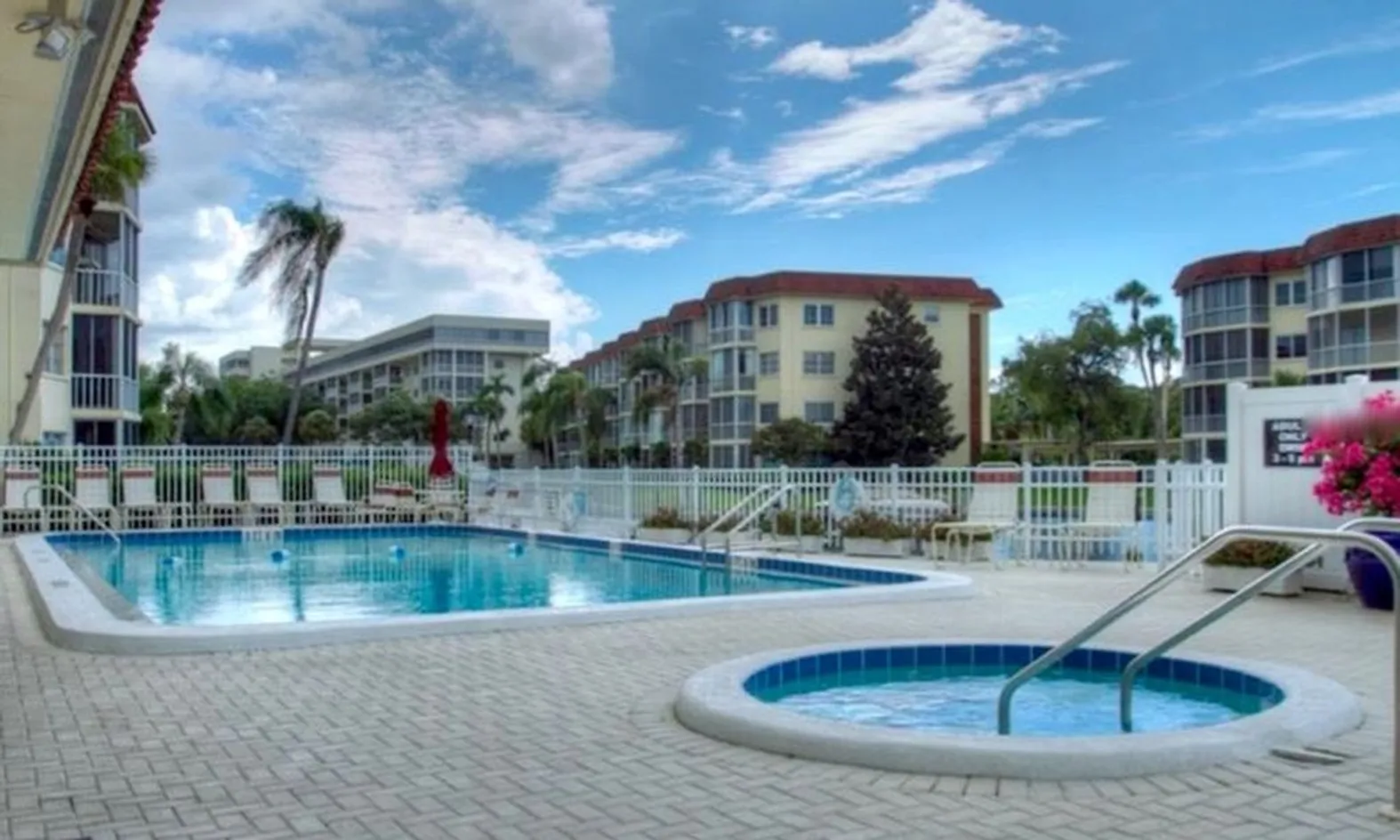 Outdoor Pool & Spa