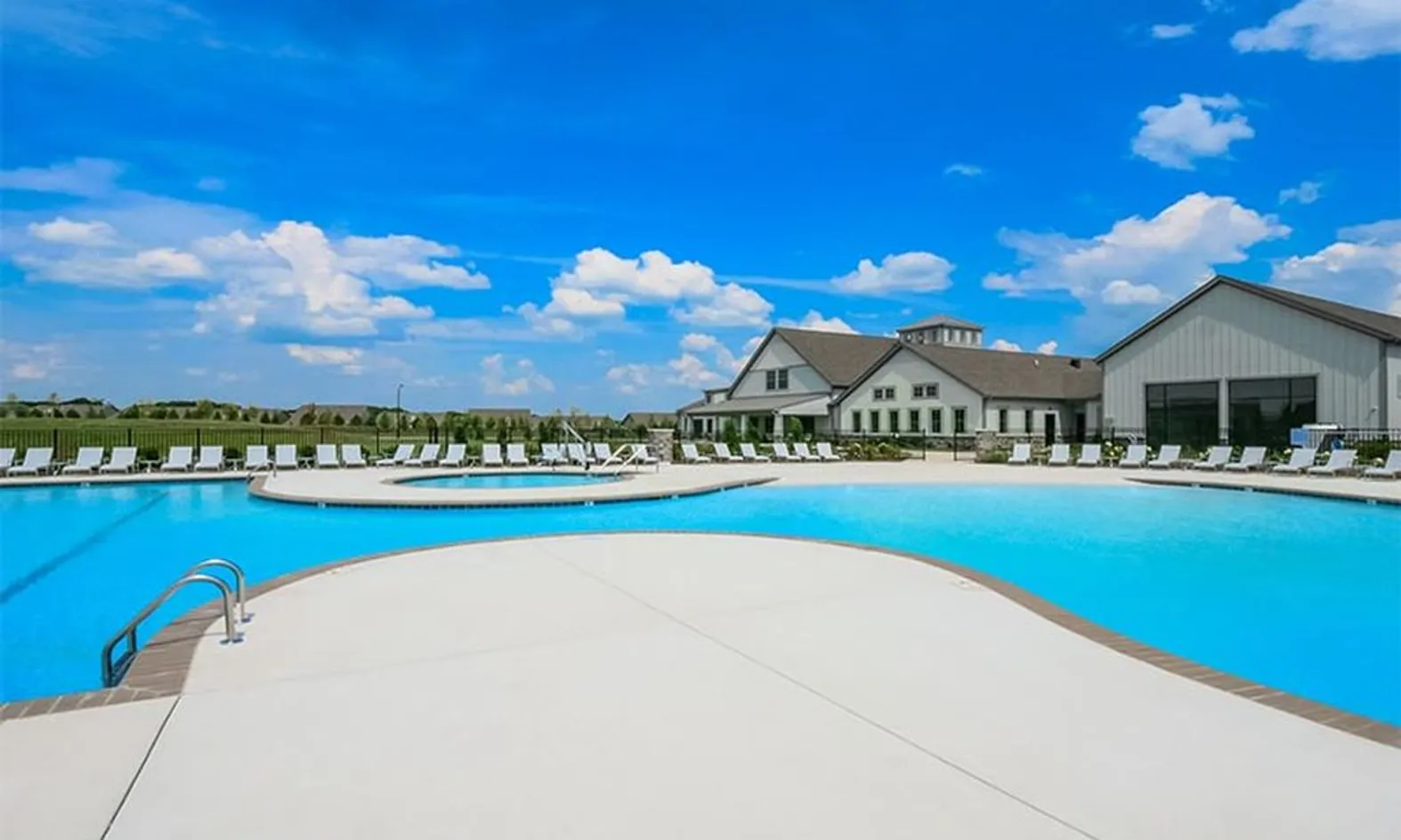 Outdoor Resort-Style Pool