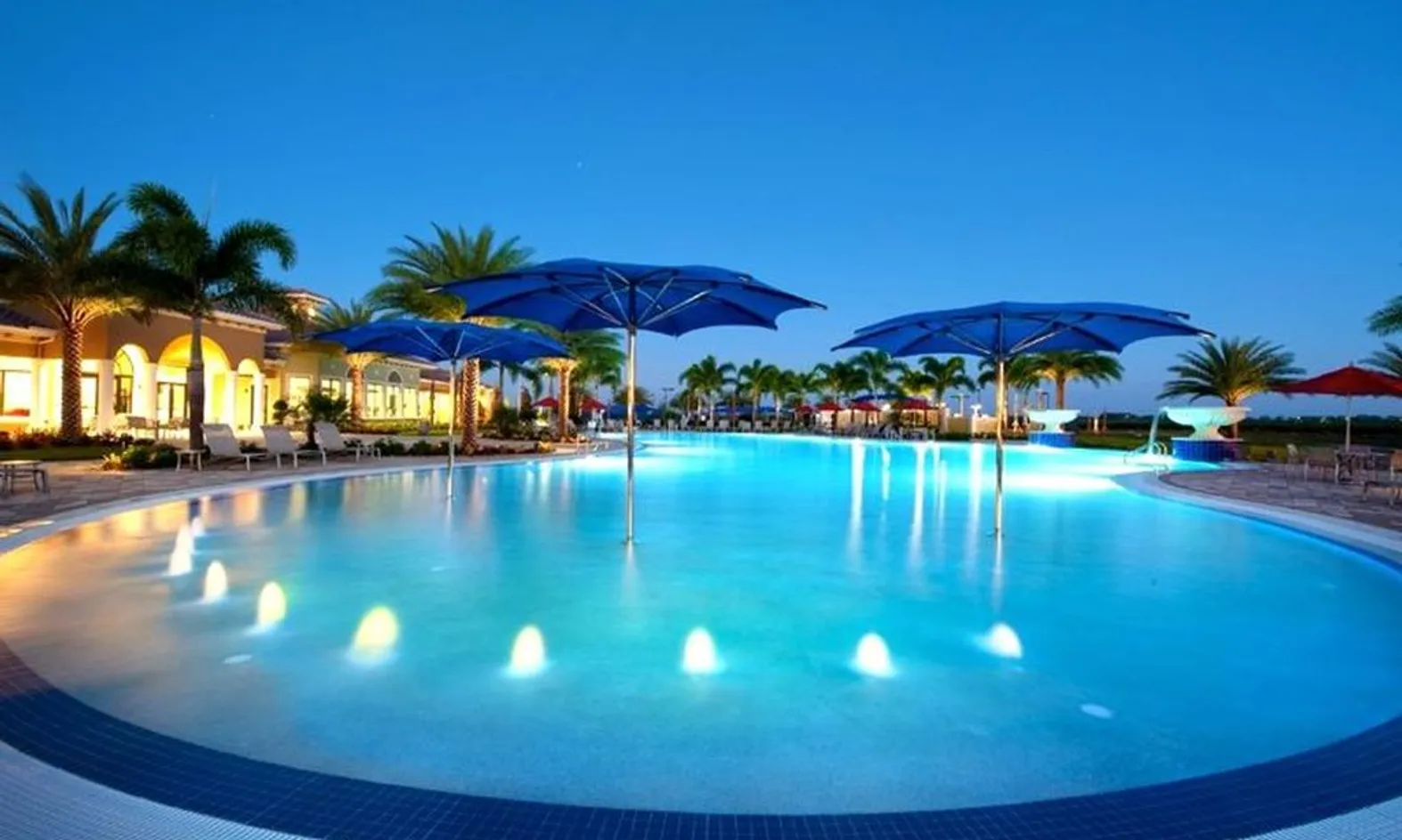 Outdoor Resort-Style Pool