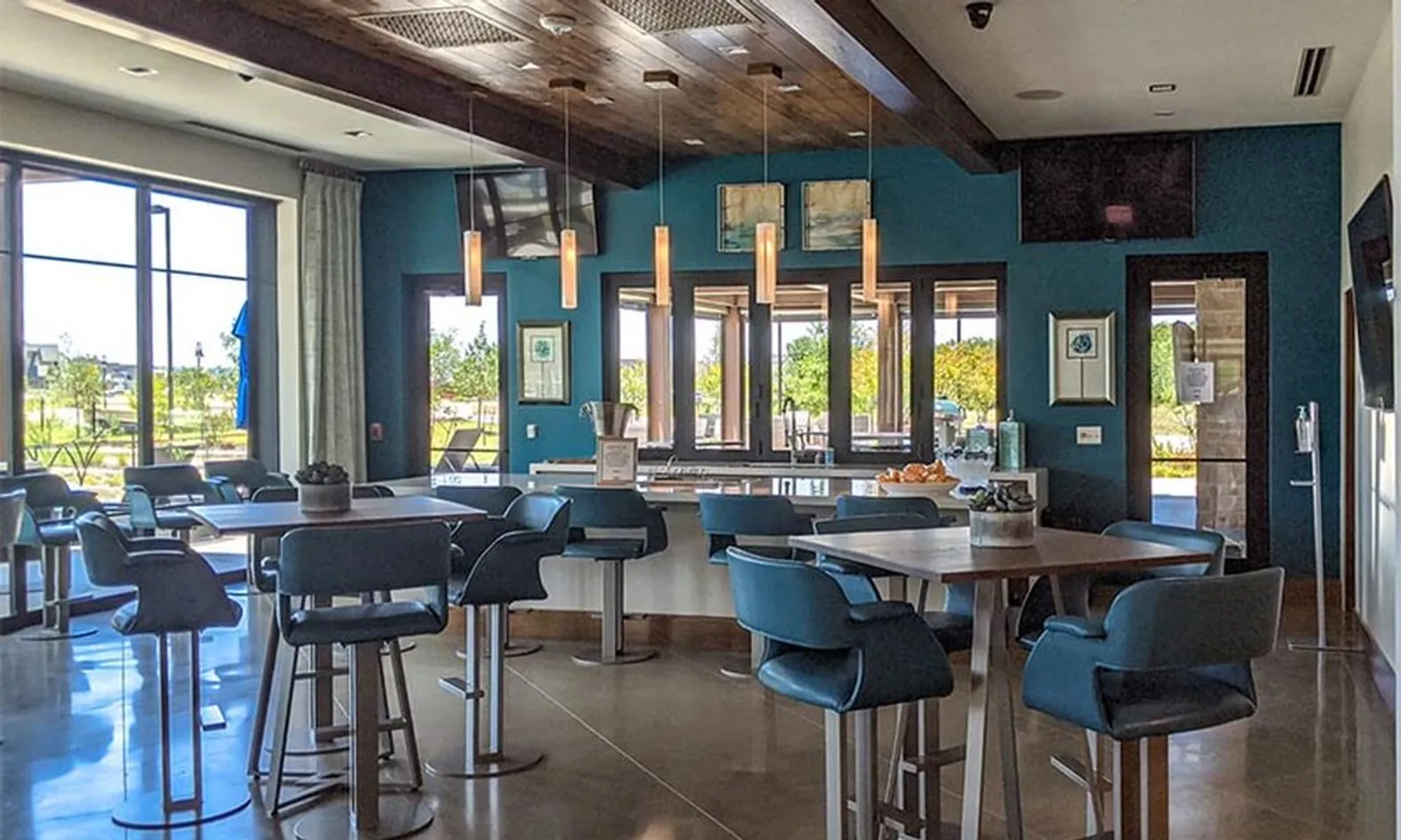 Clubhouse Bar