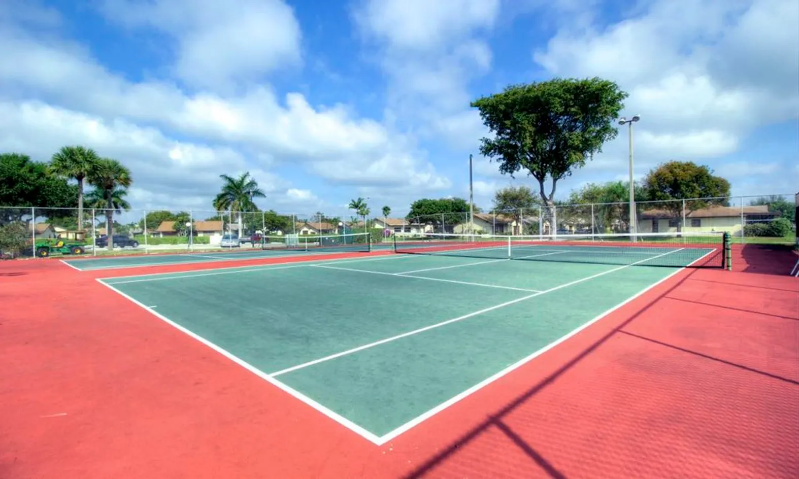 2 Tennis Courts