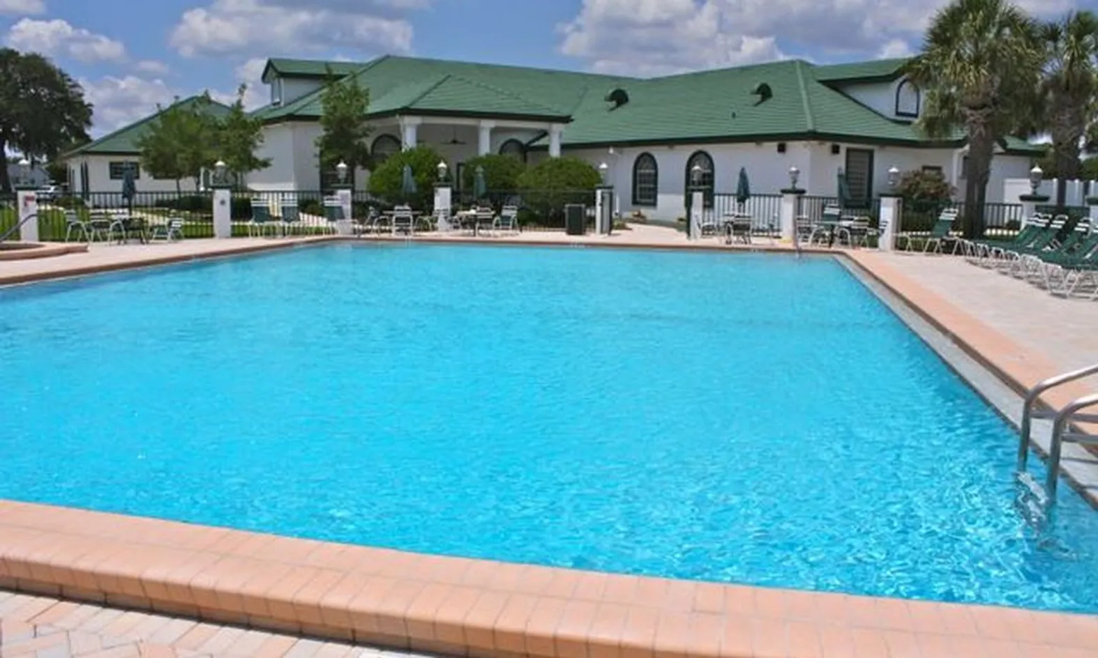 Outdoor Pool & Spa