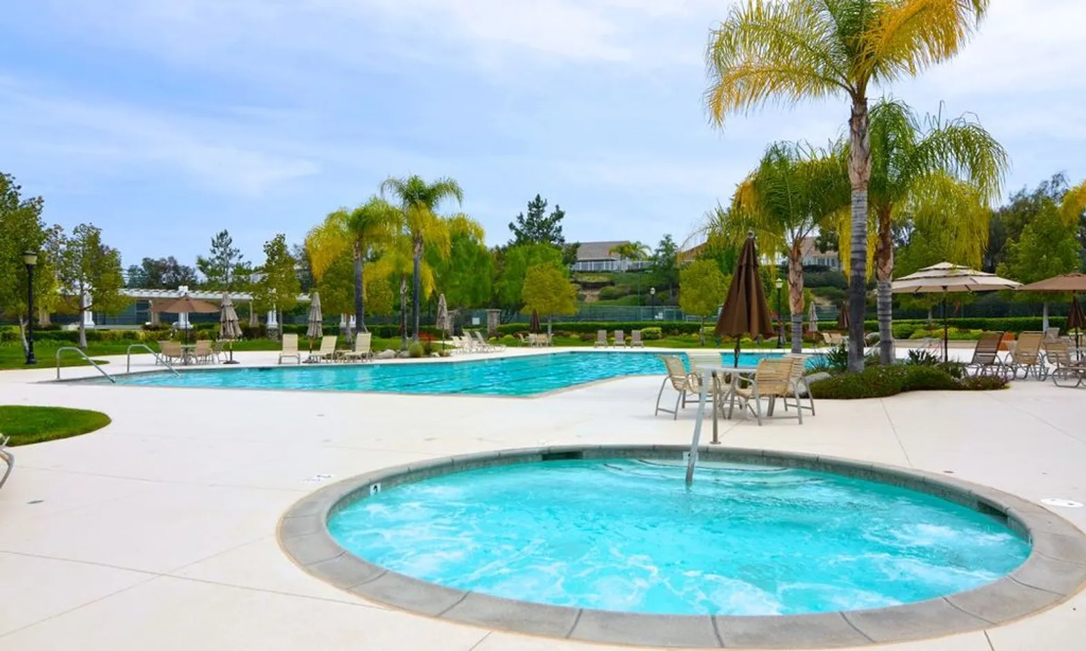 Outdoor Pool & Spa