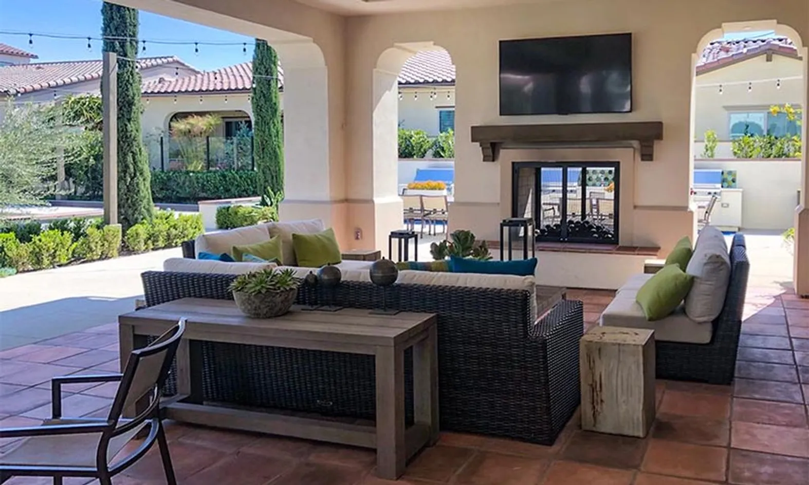 Outdoor Covered Patio & Lounge