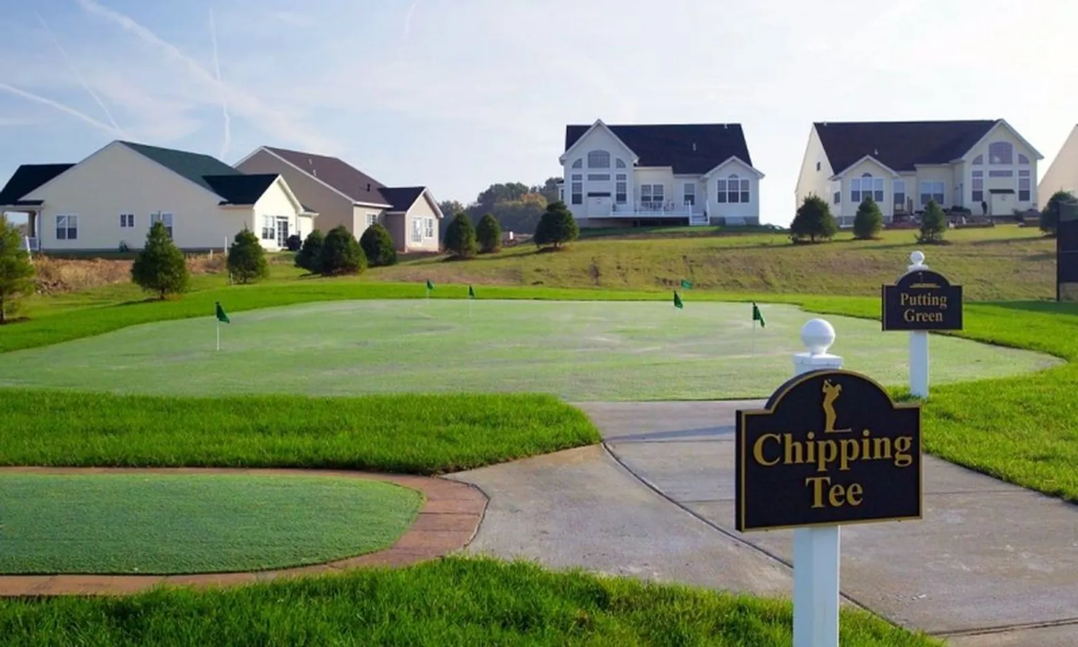 Chipping Tee & Putting Green