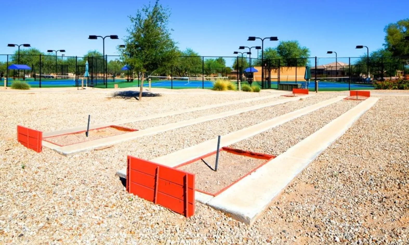 2 Horseshoe Pits