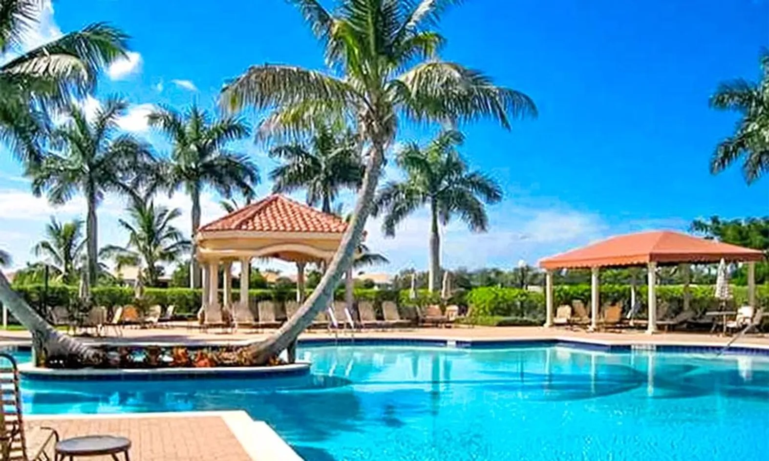 Outdoor Resort-Style Pool