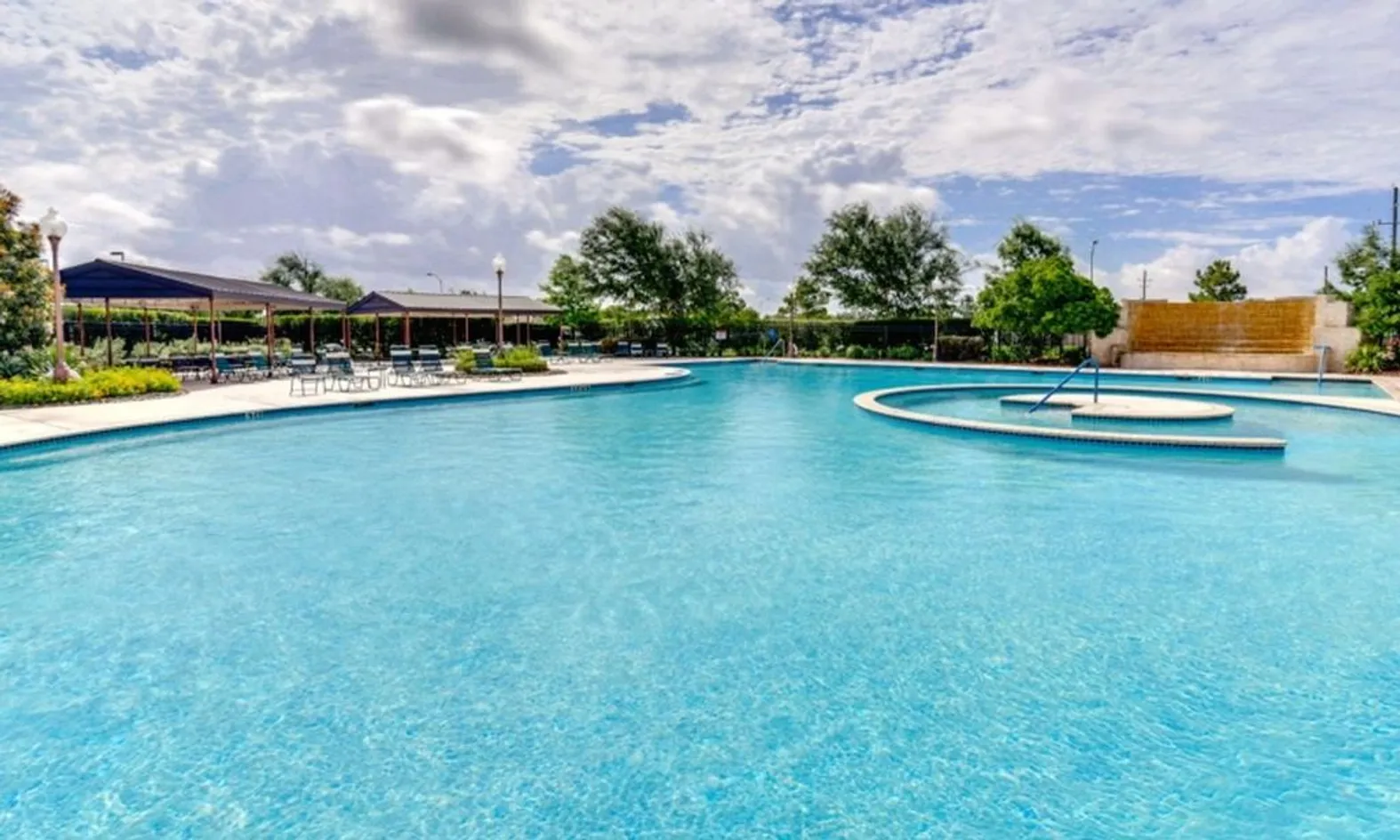 Outdoor Resort-Style Pool