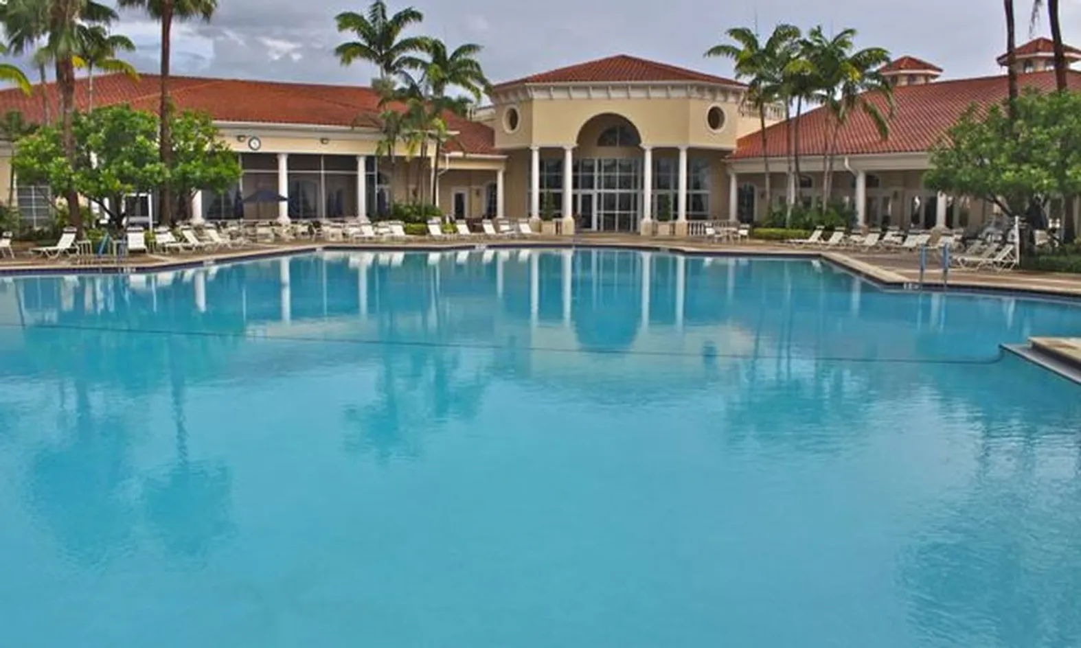 Outdoor Resort-Style Pool