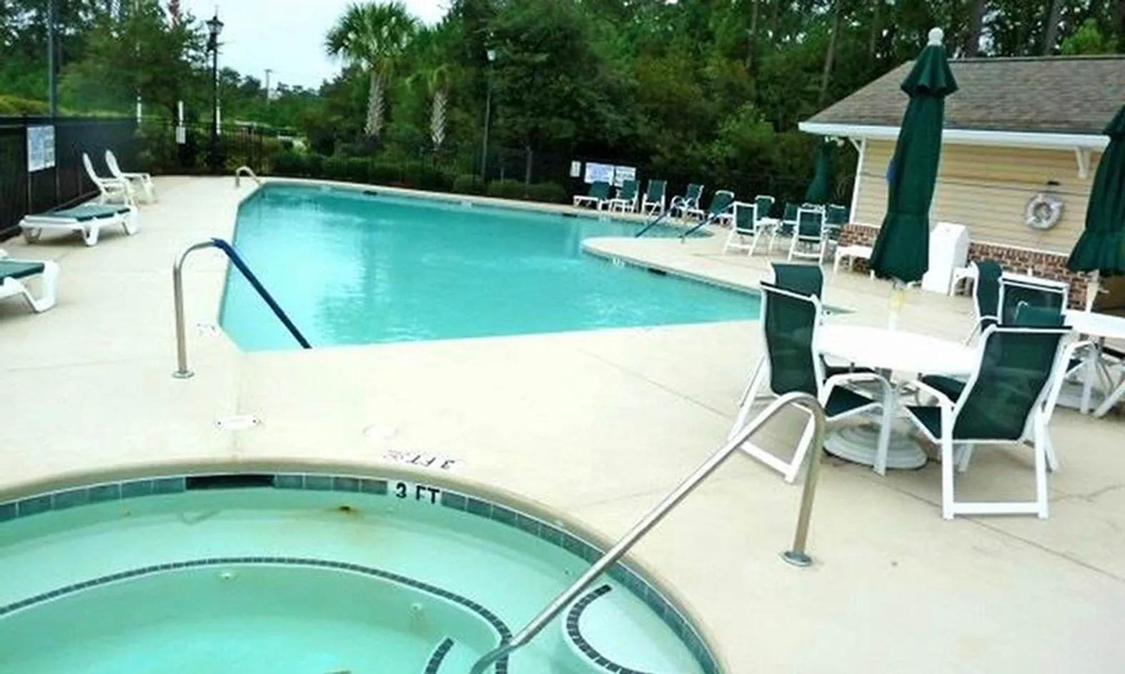 Outdoor Pool & Spa