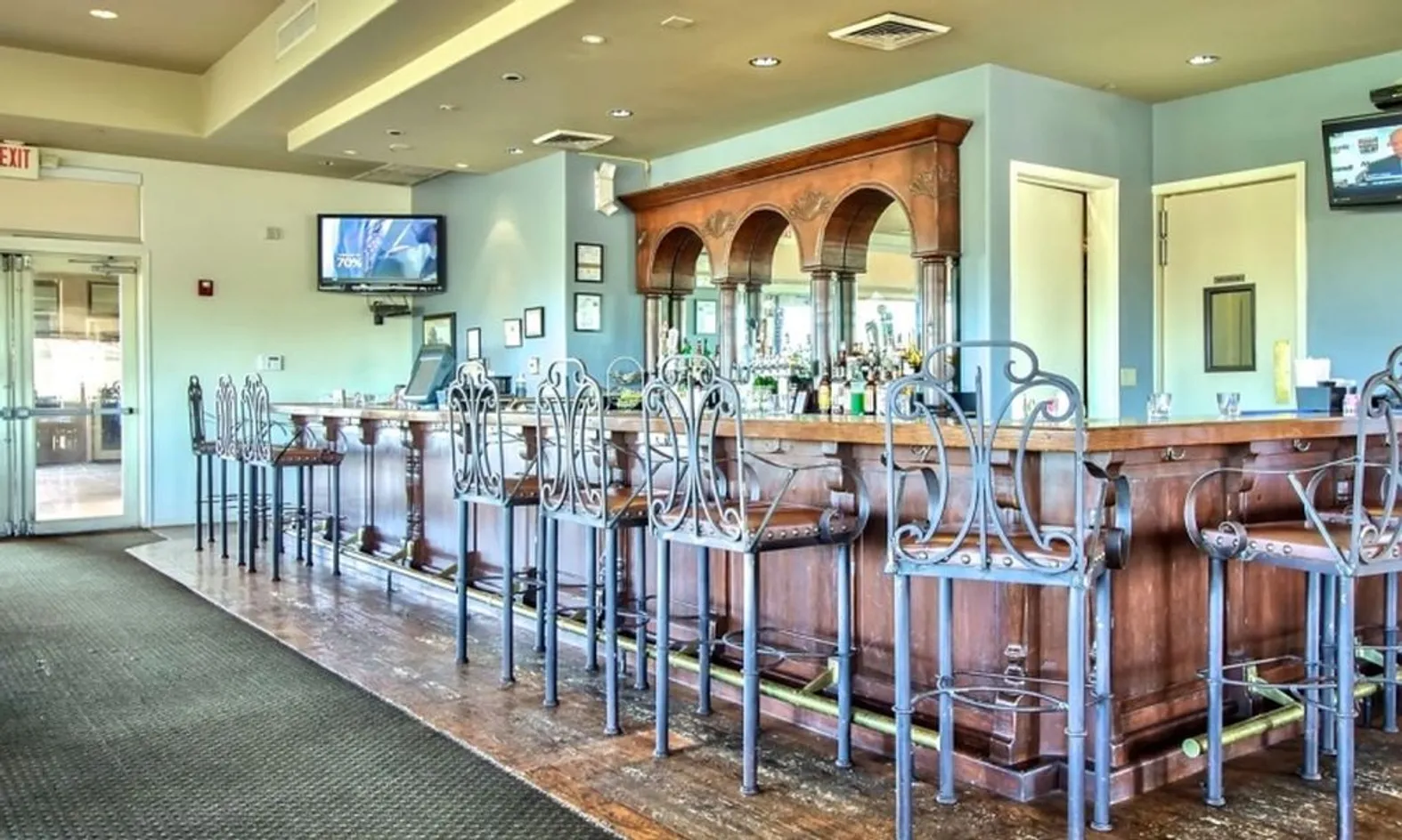 The Crooked Putter Bar