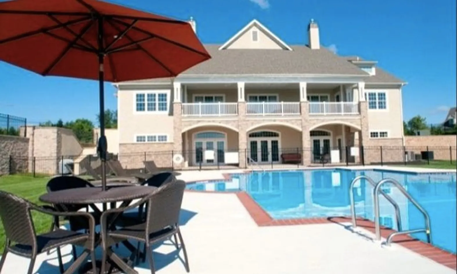Outdoor Pool & Spa