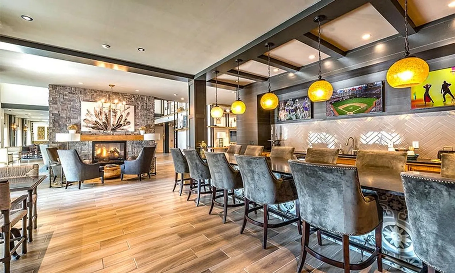 Bar & Lounge