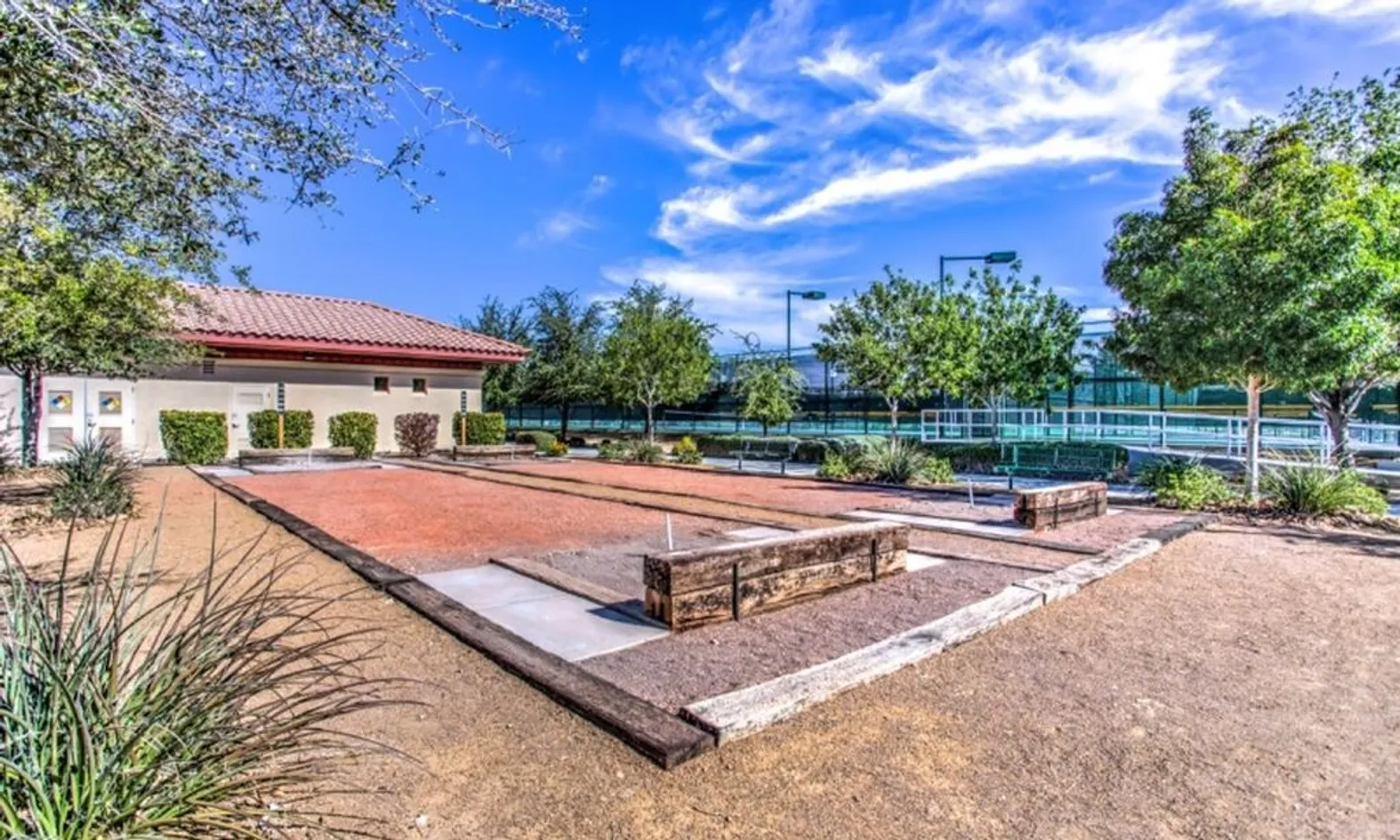 2 Horseshoe Pits