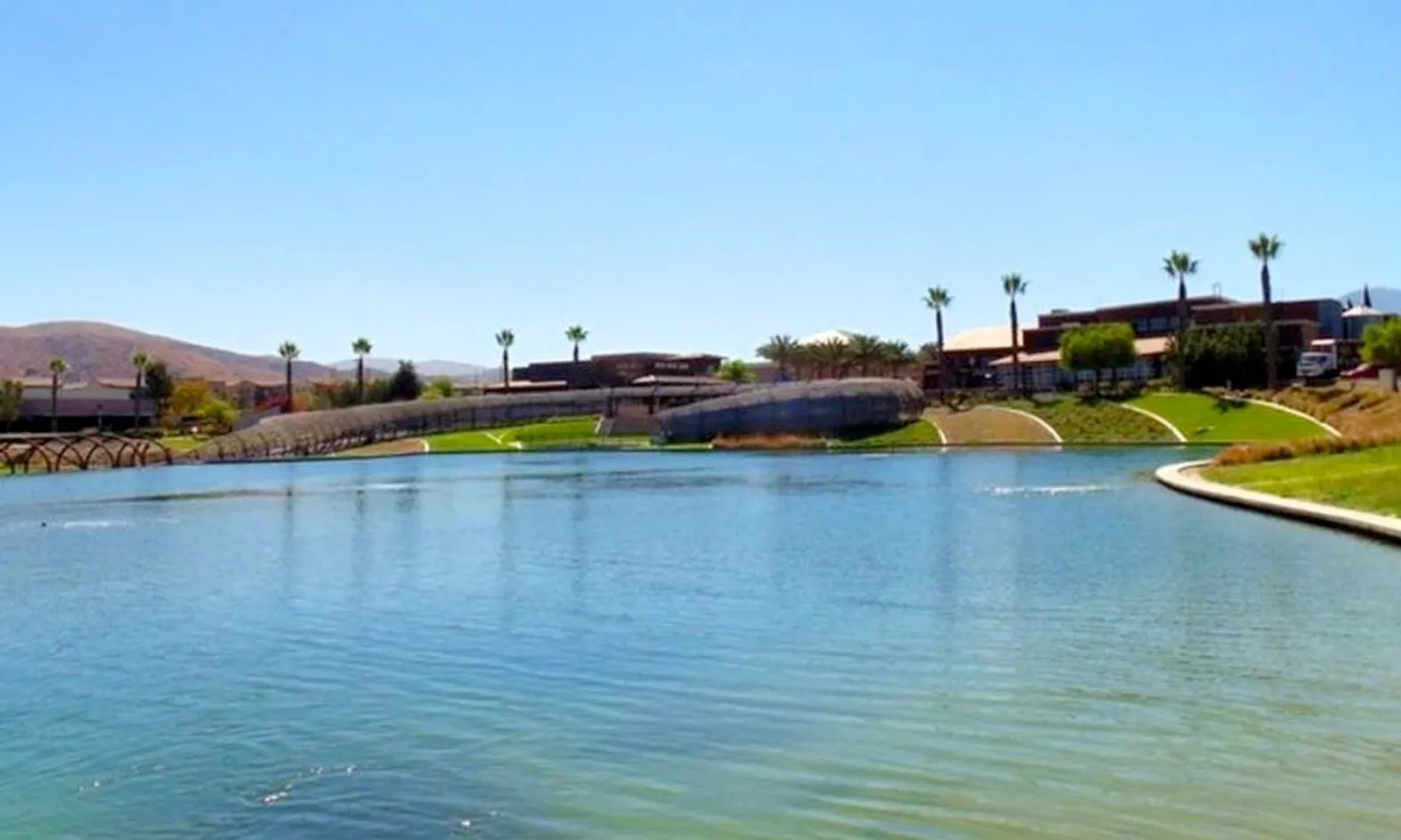 Dos Lagos Scenic Lakes
