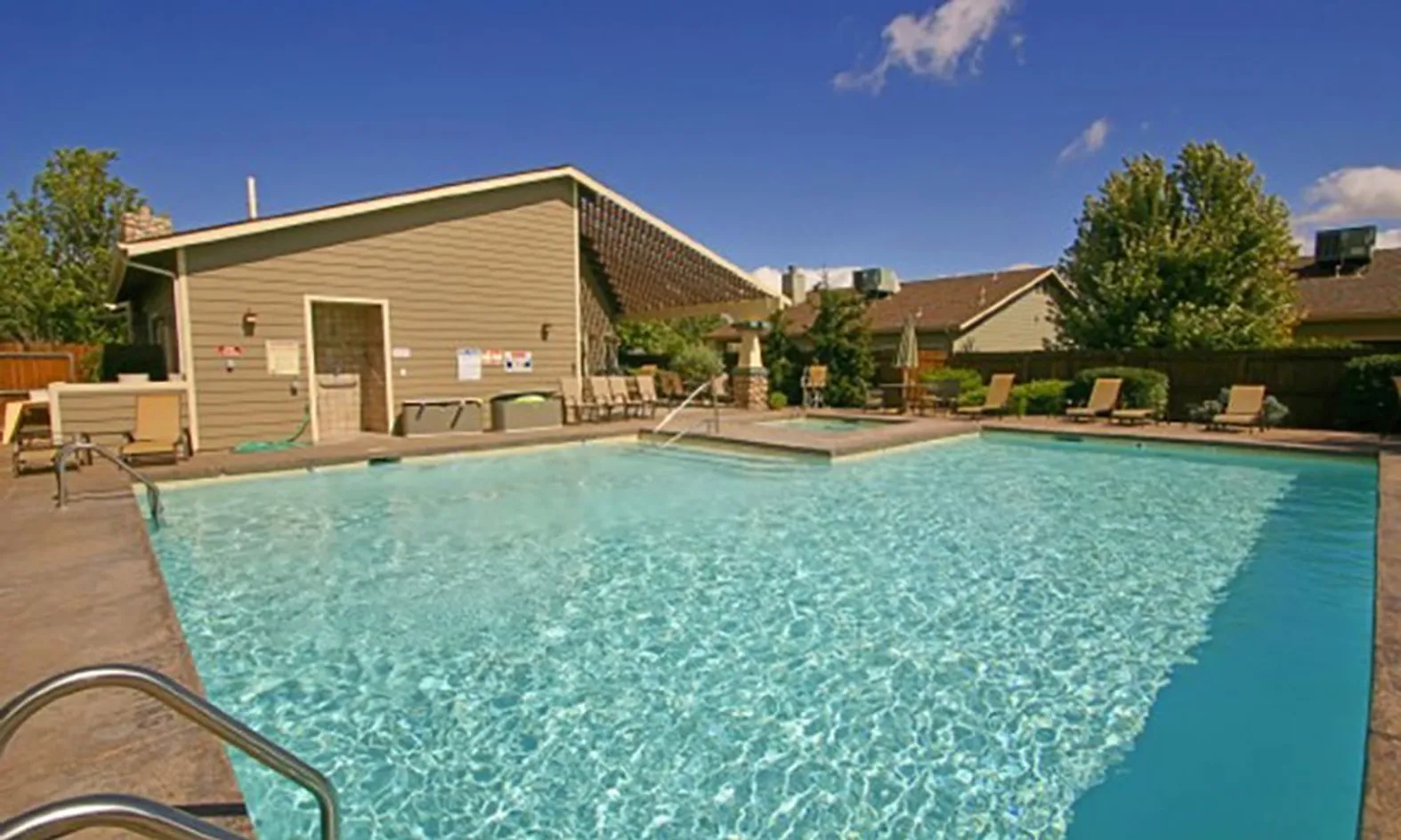 Outdoor Pool & Spa