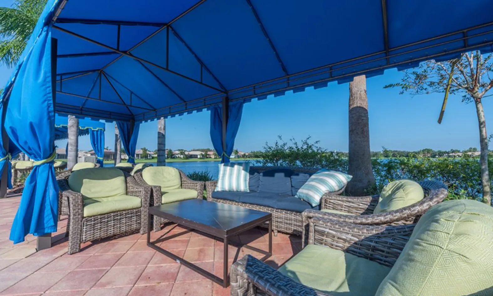 Poolside Lounge